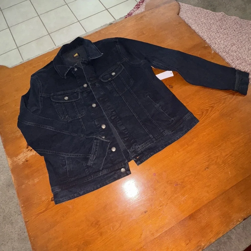 Lee Men's Denim Jacket L Blue Black NWT Button Closure Collared Premium Fit Clas
